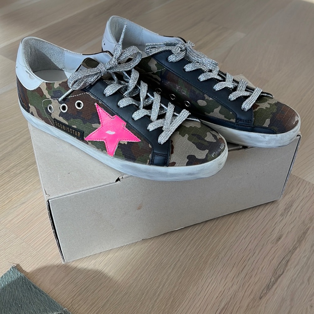NEVER WORN Golden Goose Super-Star Classic